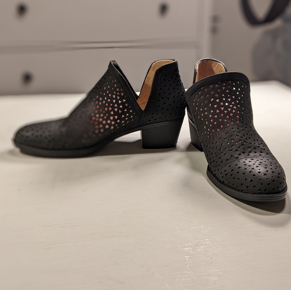 ๐ค Naturalizer Wanita Perforated Ankle Booties, 8W, NWOB - Picture 4 of 12